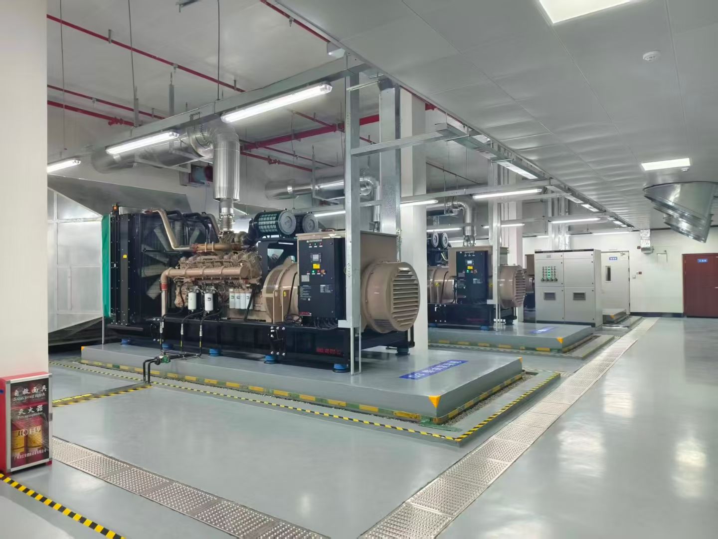 柴油發動機. 柴油發動機.