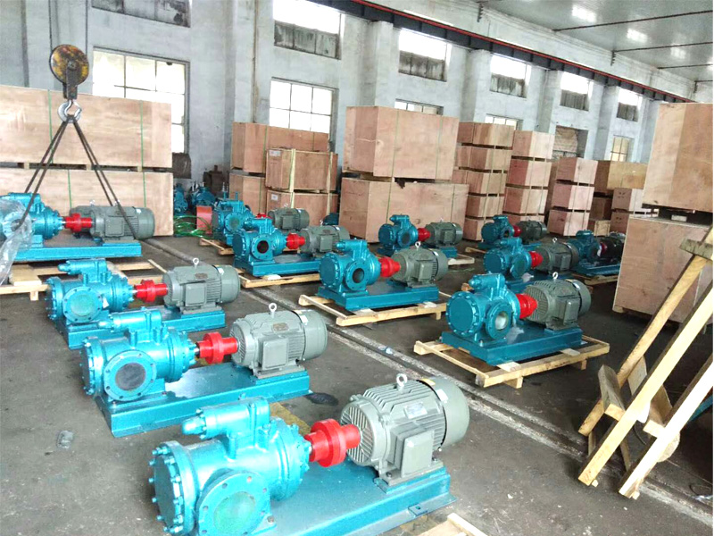 油庫庫區倒灌泵和管線掃倉泵選用雙螺桿泵抽速快