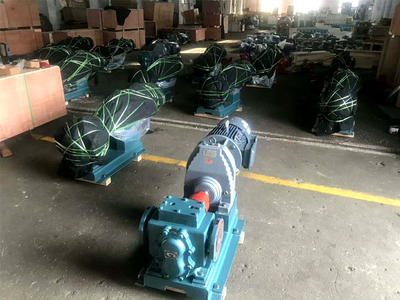 SBS混合料軸承泵LCB-50和LCB-25在防水卷行業輸送瀝青混合料 SBS混合料軸承泵LCB-50和LCB-25在防水卷行業輸送瀝青混合料